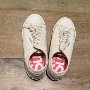 NEW size 9 white superdry sneakers
